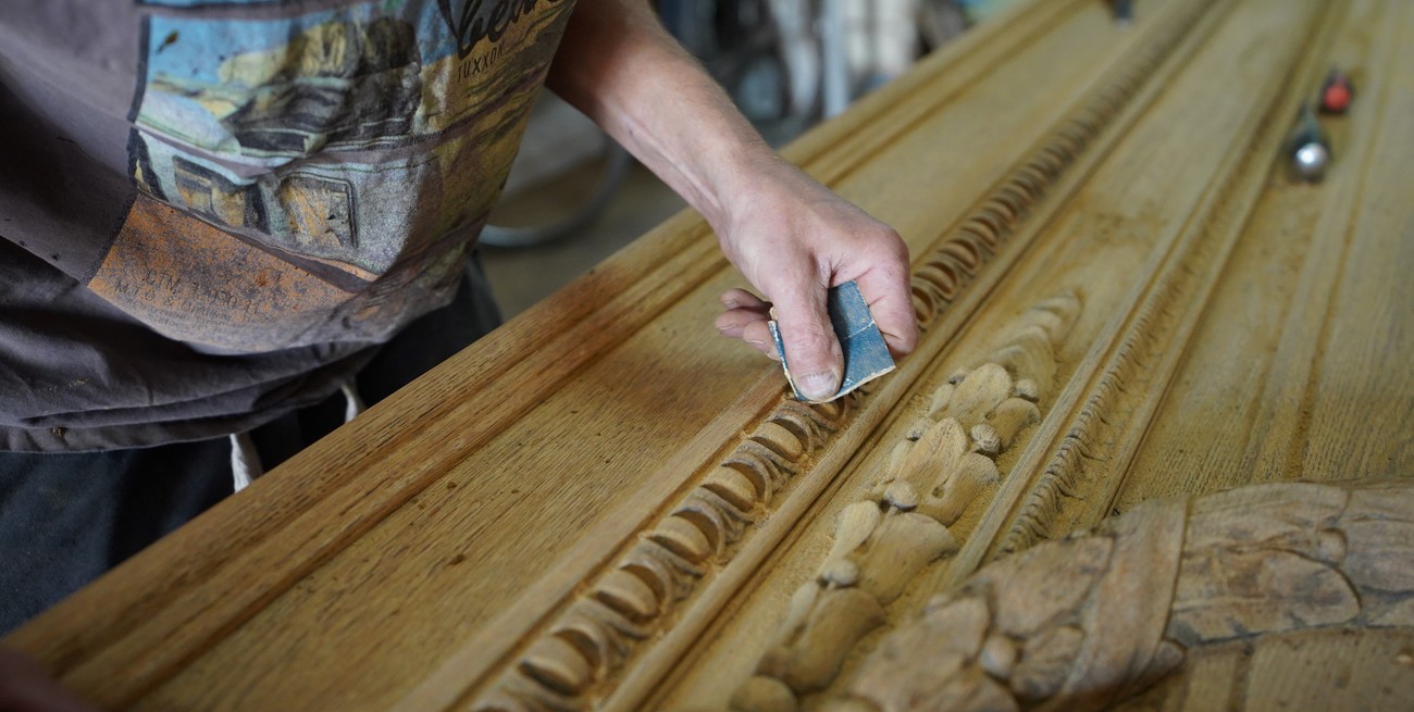 Cómo fue la restauración de la histórica puerta de la Legislatura santafesina