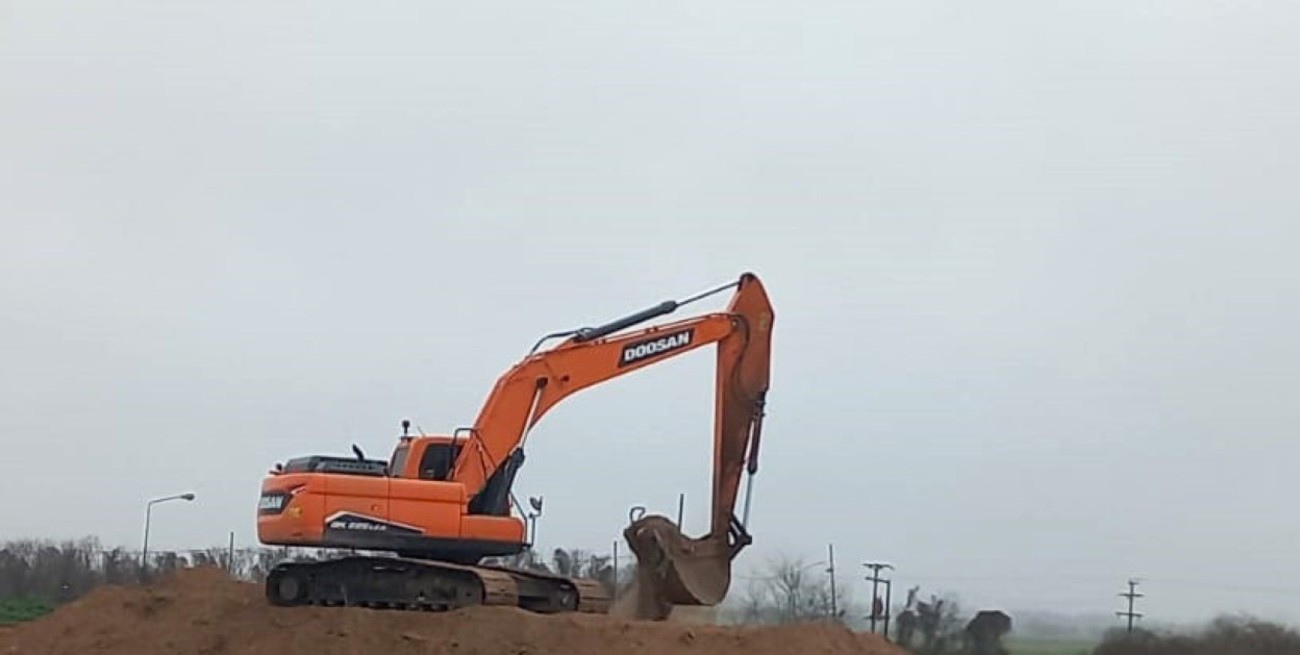 Continúa la reparación de taludes en la planta de tratamiento de efluentes cloacales