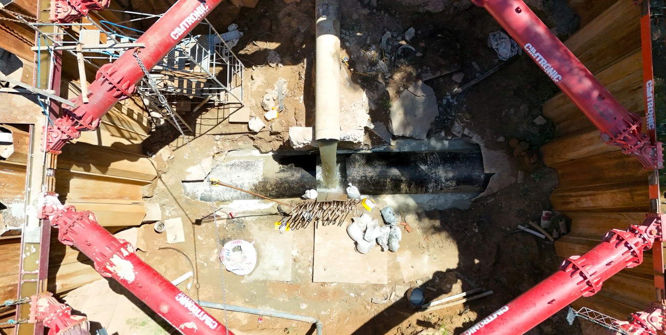 Cómo es la tecnología de "manga curada" para reparar la cloaca máxima de bulevar