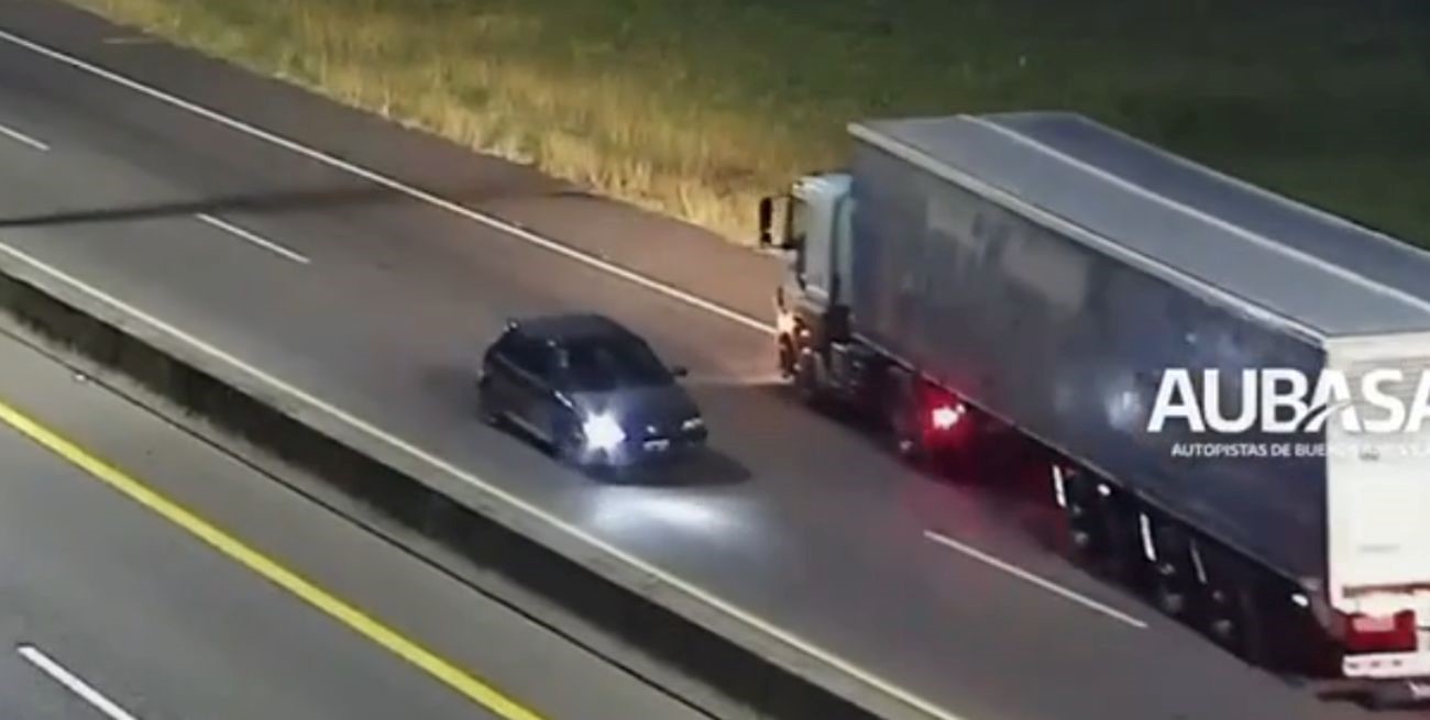 Video: un conductor circuló en contramano por una autopista y casi provoca varios accidentes