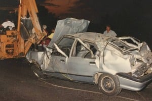 8 de enero de 1995. Así quedó el coche de Monzón. Archivo El Litoral