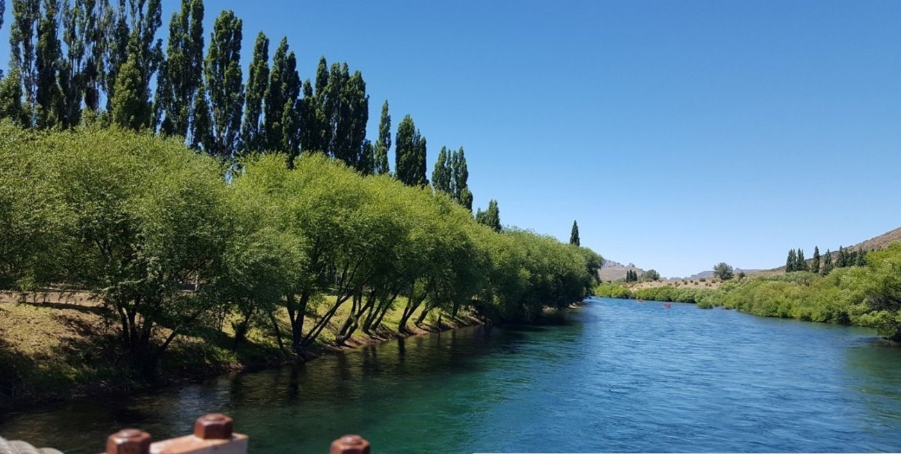 Operativo de rescate para localizar a menor desaparecida en el río Limay