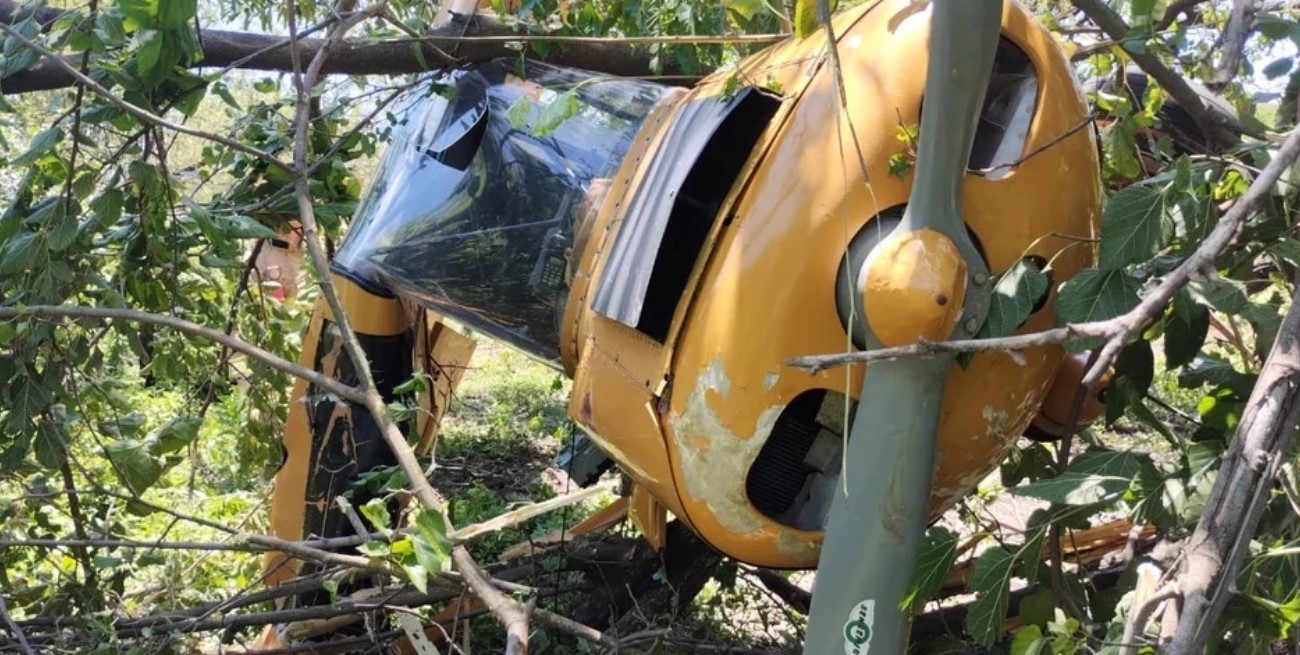 Salta: una avioneta cayó en un club de rugby y hay dos heridos