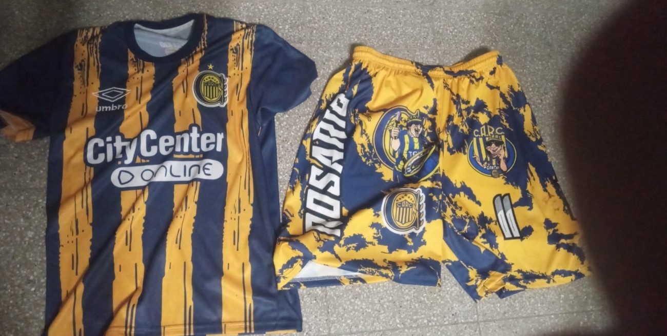 Pidió prestada una bicicleta para ir a robar una camiseta de fútbol a mano armada