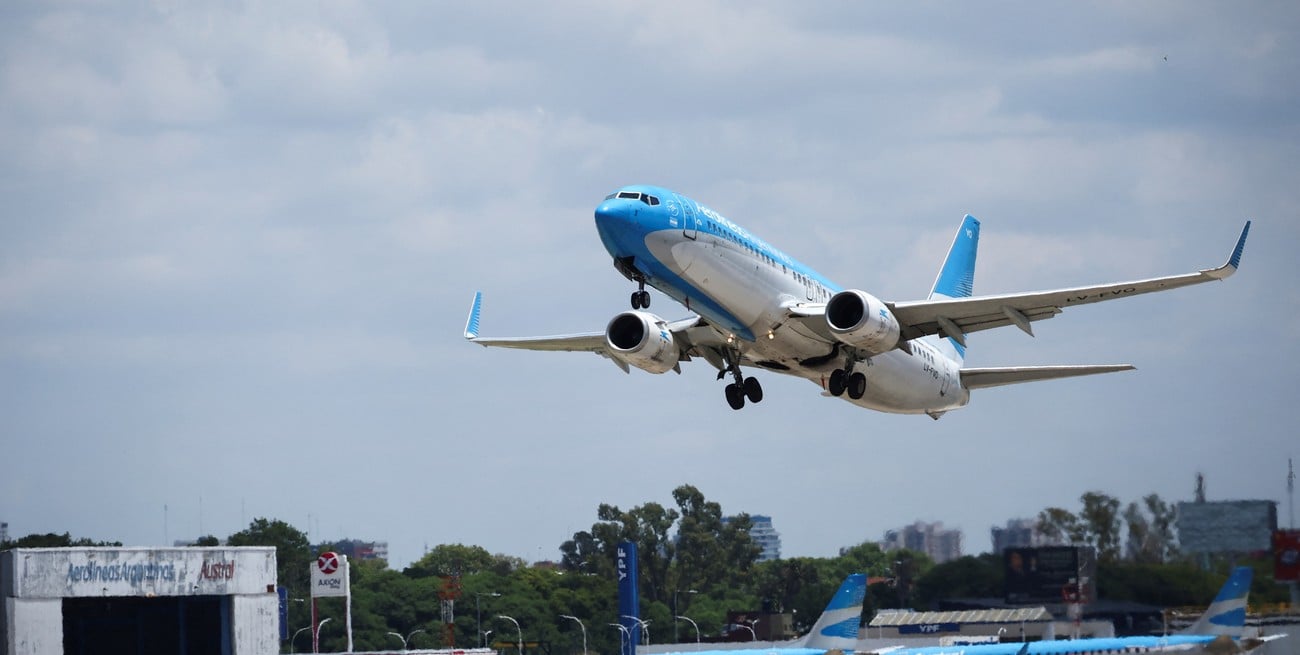 Aerolíneas Argentinas ofrece cuotas sin interés en vuelos nacionales: cómo acceder a la promoción