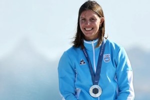 La regatista argentina, que ganó la medalla de plata en los Juegos Olímpicos 2024, denunció por abuso sexual a su exentrenador, Leandro Tulia.