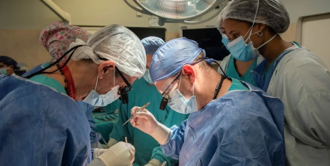 A partir de ahora, los médicos argentinos podrán ejercer en el exterior de manera directa