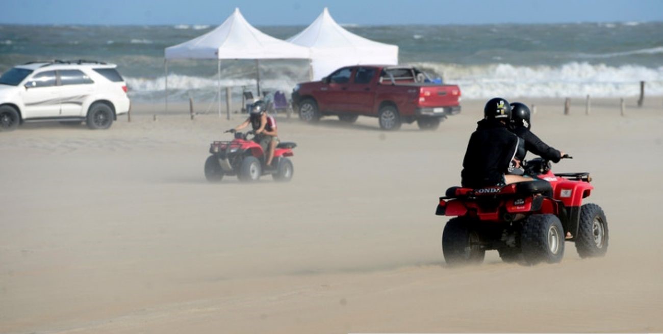 Una joven de 19 años atropelló a un niño en una playa de Pinamar y huyó