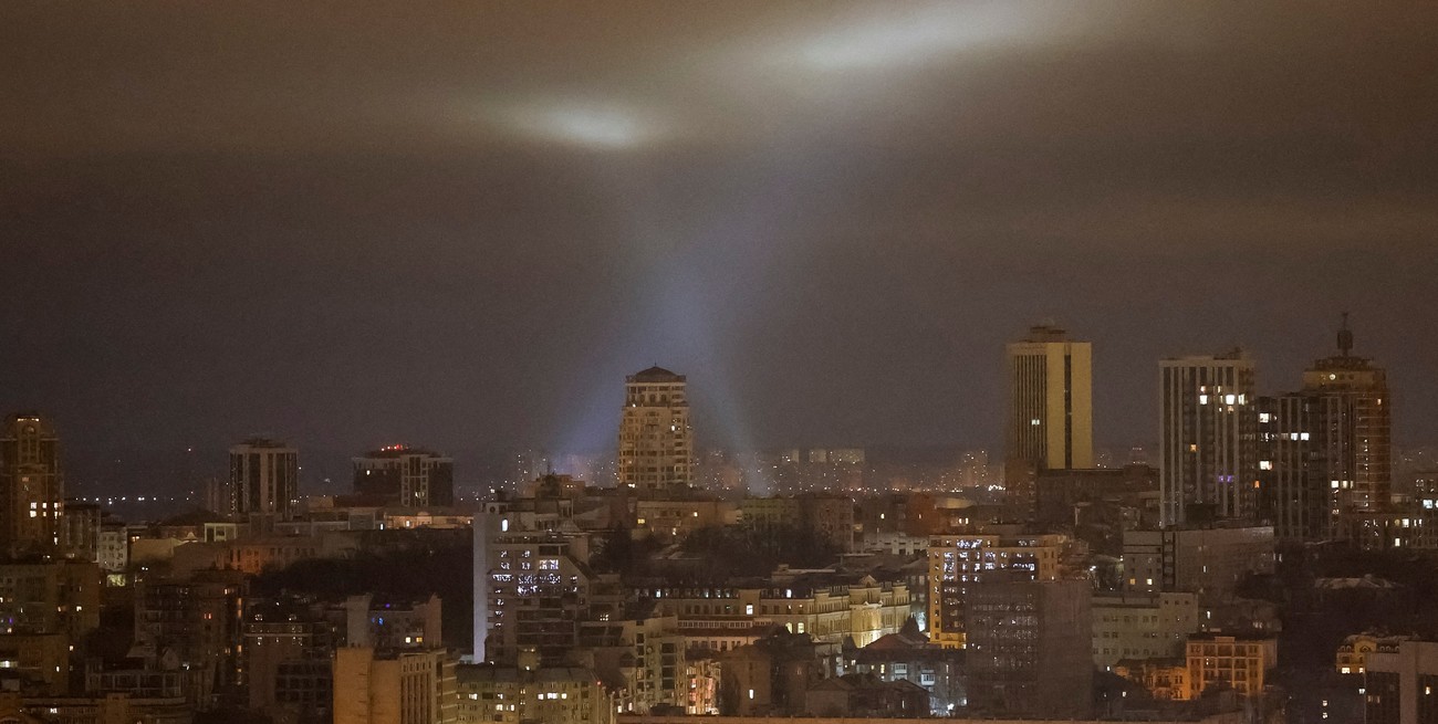 Con drones y misiles, Ucrania golpea fuerte en varias regiones rusas