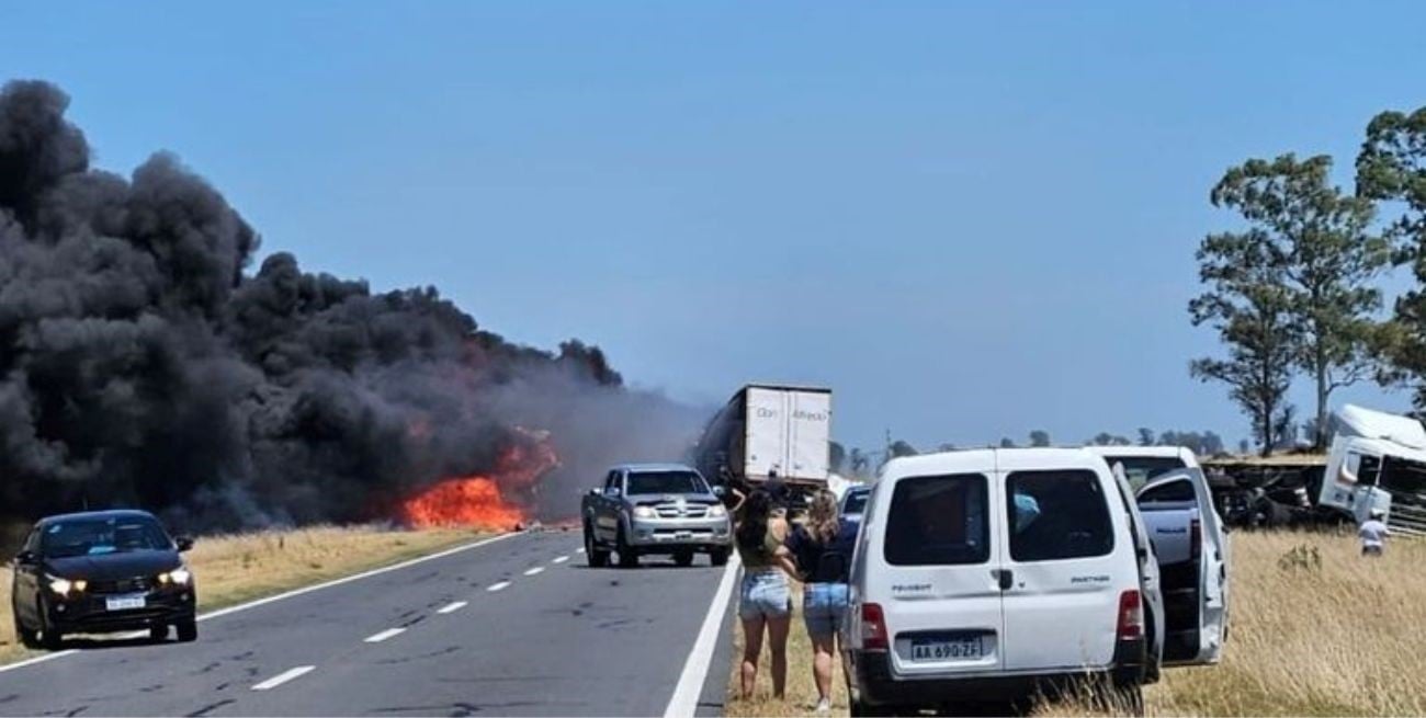 Tres camiones involucrados en un grave accidente en Ruta 7: uno terminó incendiado