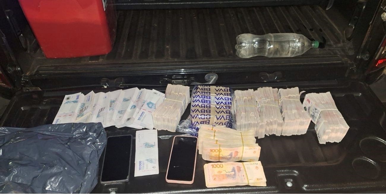 Secuestran más de 13 millones de pesos y trasladan a dos personas por presunto lavado de activos