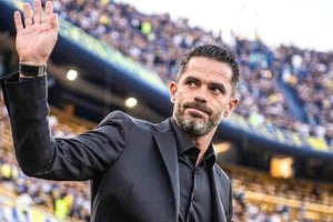 Fernando Gago fue internado y operado en un centro de salud de Santiago.
