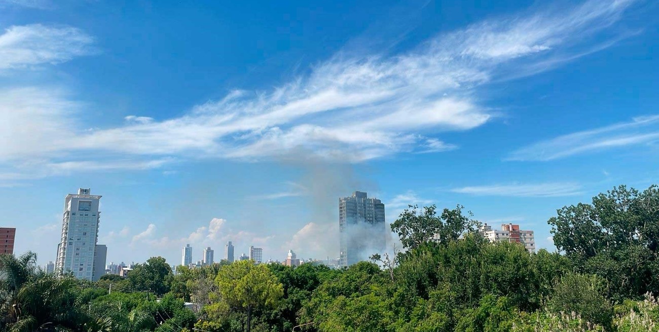 Se queman pastizales en el sur de la ciudad de Santa Fe