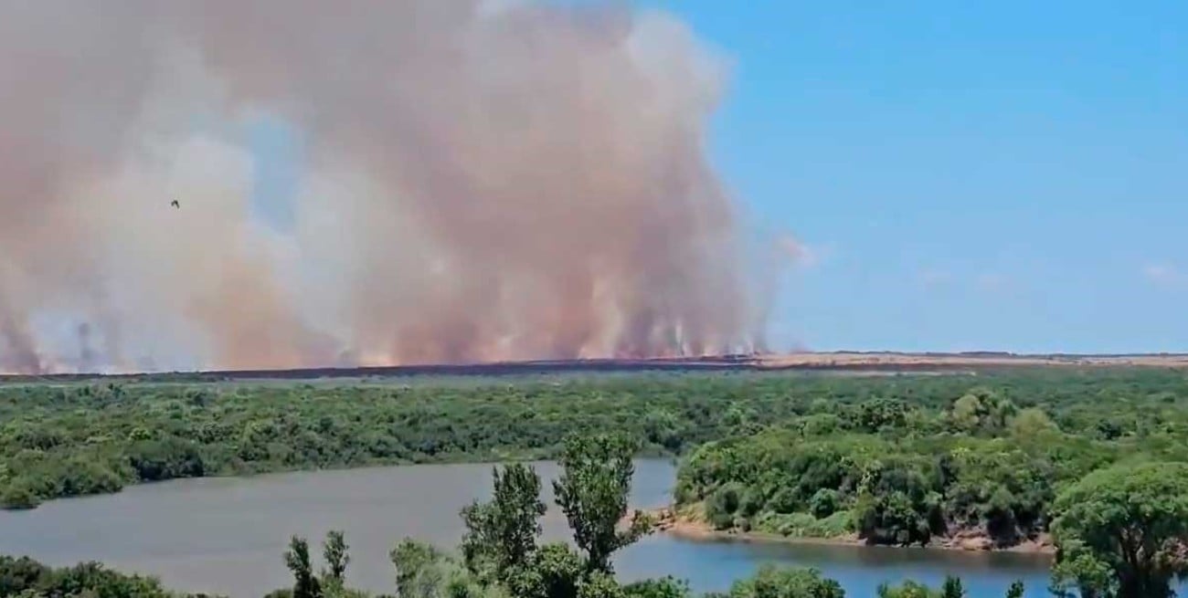 Feroz incendio en cercanías a las termas de Arapey en Uruguay