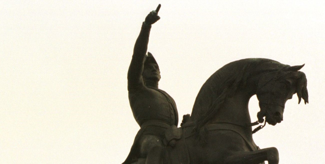 Monumentos sin alma: la advertencia que hacía El Litoral en los ‘70
