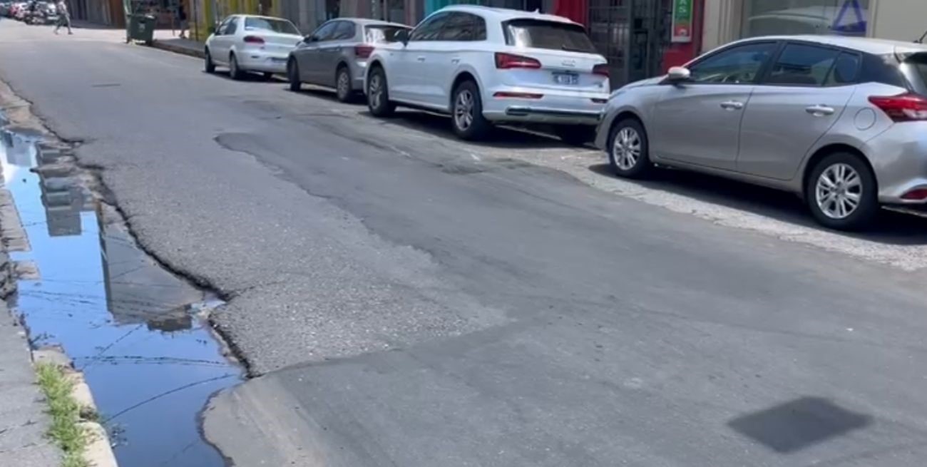 Video: a pocos meses de su arreglo, la calle Irigoyen Freyre vuelve a estar intransitable 