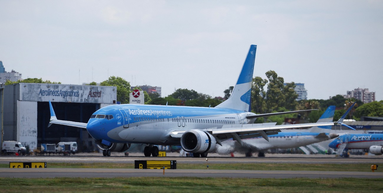 Aeroparque cerrado por niebla en Buenos Aires: desvíos, demoras y alerta meteorológica
