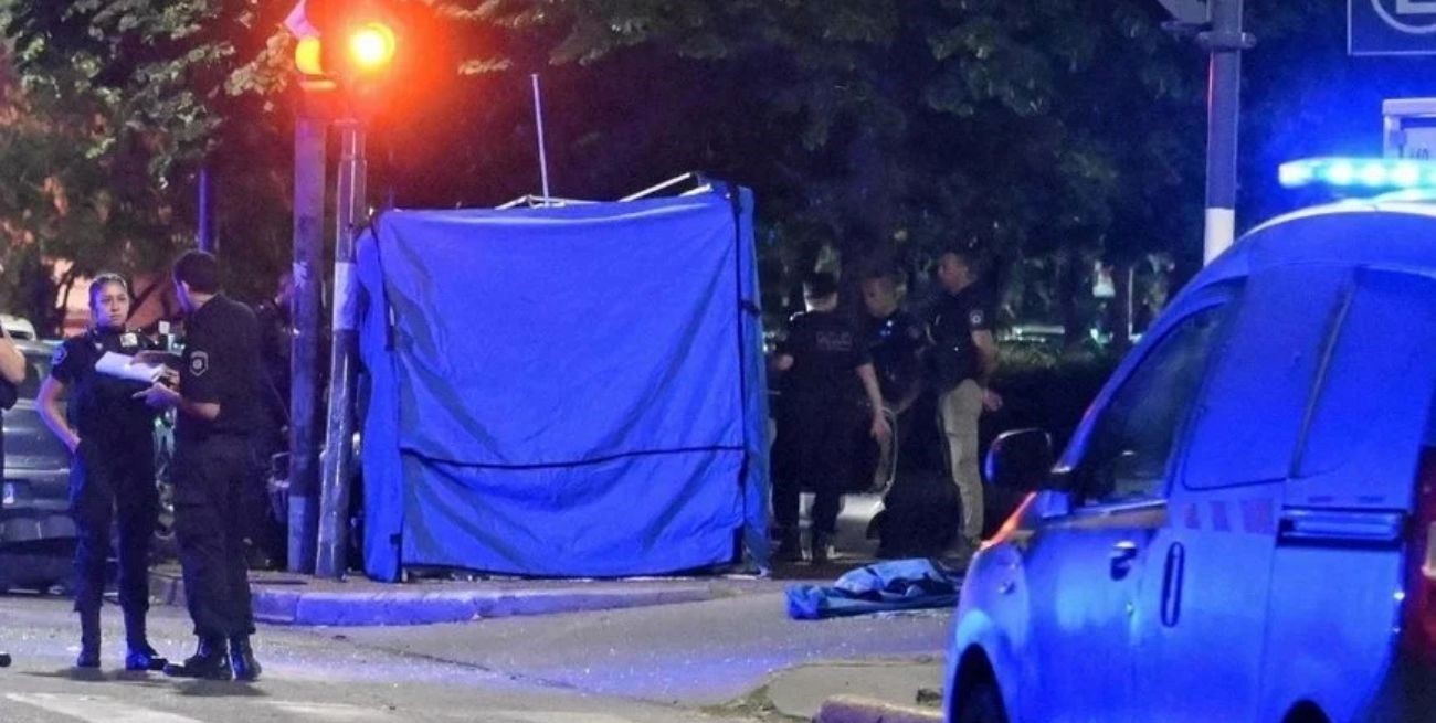 Rosario: el conductor del auto iba persiguiendo una moto antes de matar a 2 personas