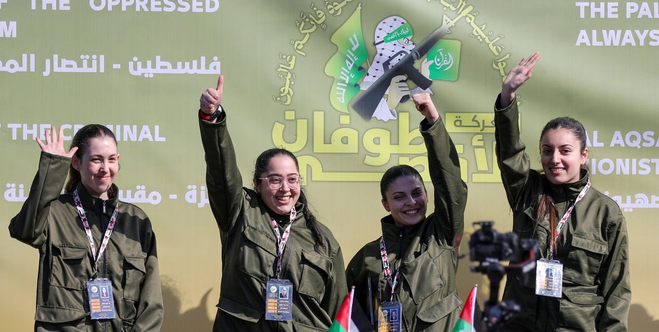 Hamás libera a cuatro rehenes, en un canje por 200 palestinos excarcelados por Israel