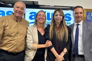 Mena, Ghilotti, Rodríguez y Enrico tras la asamblea de cambio de autoridades en Aguas. Foto: Gobierno de Santa Fe.