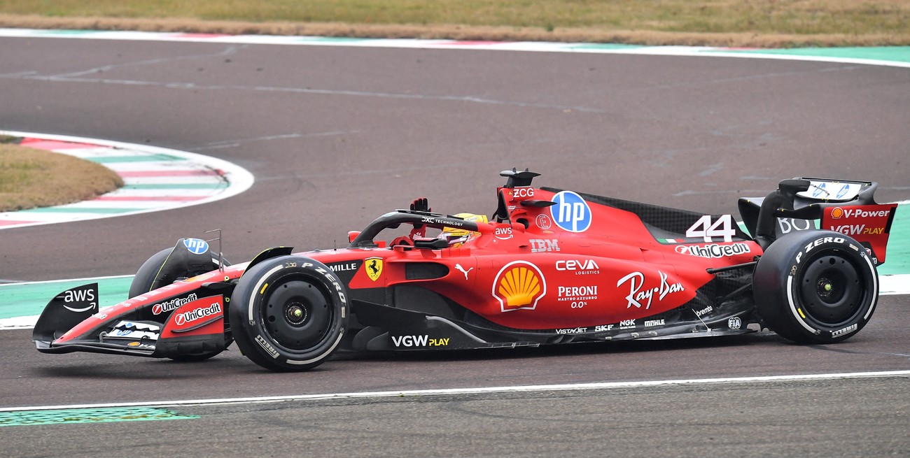 El peor debut: Hamilton chocó en el segundo test de entrenamiento con Ferrari
