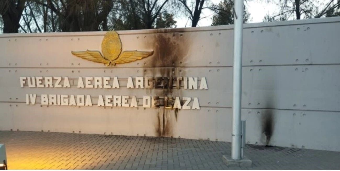 Atacaron con una bomba Molotov la entrada de la IV Brigada Aérea en Mendoza
