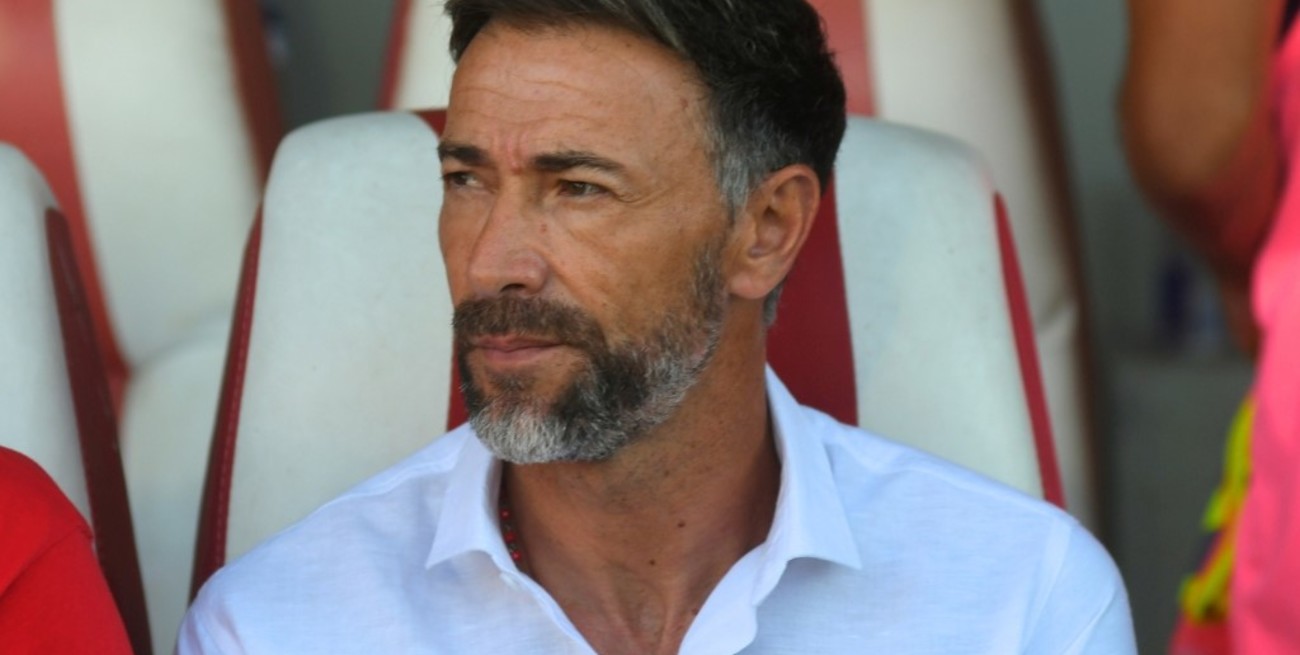 Unión: mantener el 5-3-2 o jugar con un 4-4-2 es la gran incógnita