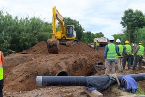Los trabajos se están llevando adelante a la altura de Ángel Gallardo, correspondientes a la etapa final del tendido del gasoducto Gran Santa Fe. Foto: Guillermo Di Salvatore
