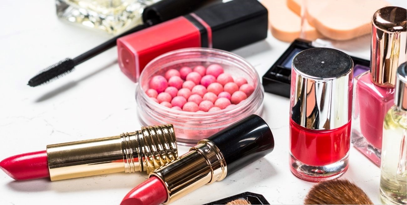 Anmat prohibió la comercialización de cosméticos, productos de limpieza y un dispositivo médico sin registro