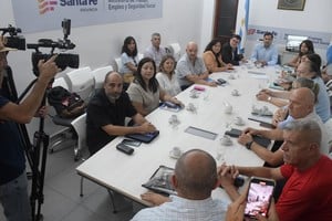 Gobierno y gremios se sentaron en la mesa paritaria. Crédito: Luis Cetraro