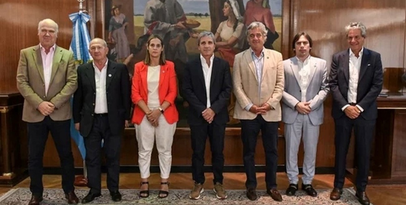 El gobierno prometió eliminar el impuesto al cheque, pero sin fecha