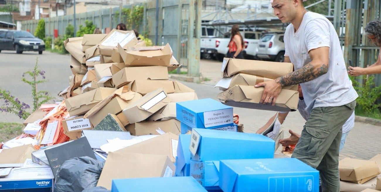 El gobierno santafesino ya descartó 70 toneladas de papel en toda la administración provincial