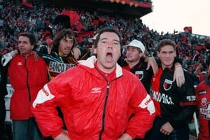 El ascenso de 1995 marcó un hito en la historia de Colón. Nelson Chabay fue clave en ese logro. Y el partido con Godoy Cruz, en semifinales, también. Foto: El Litoral