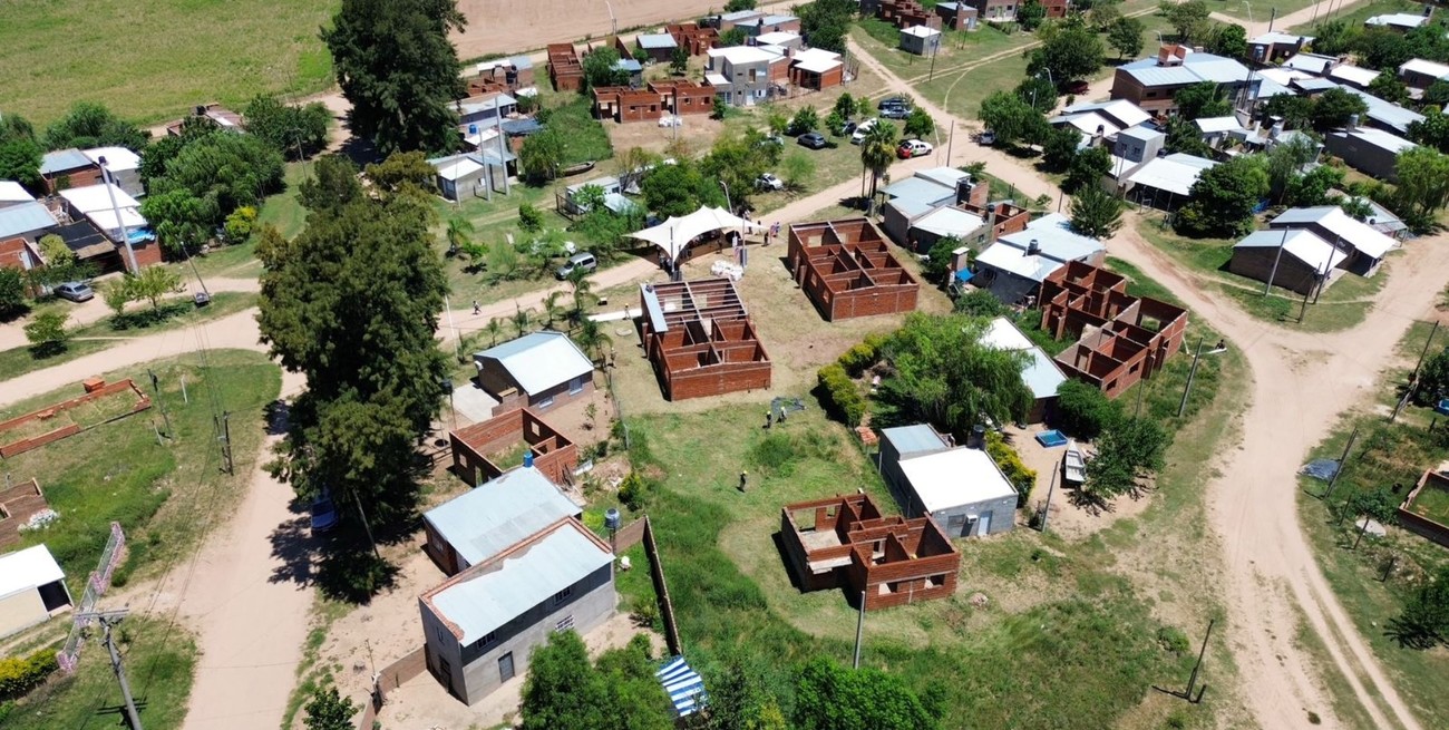 Ponen en marcha obras de vivienda, electricidad y agua potable en Santa Rosa de Calchines