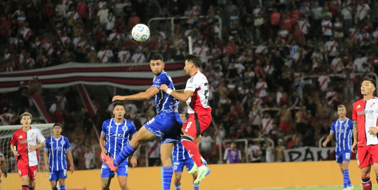 Godoy Cruz y River Plate empataron sin goles en Mendoza