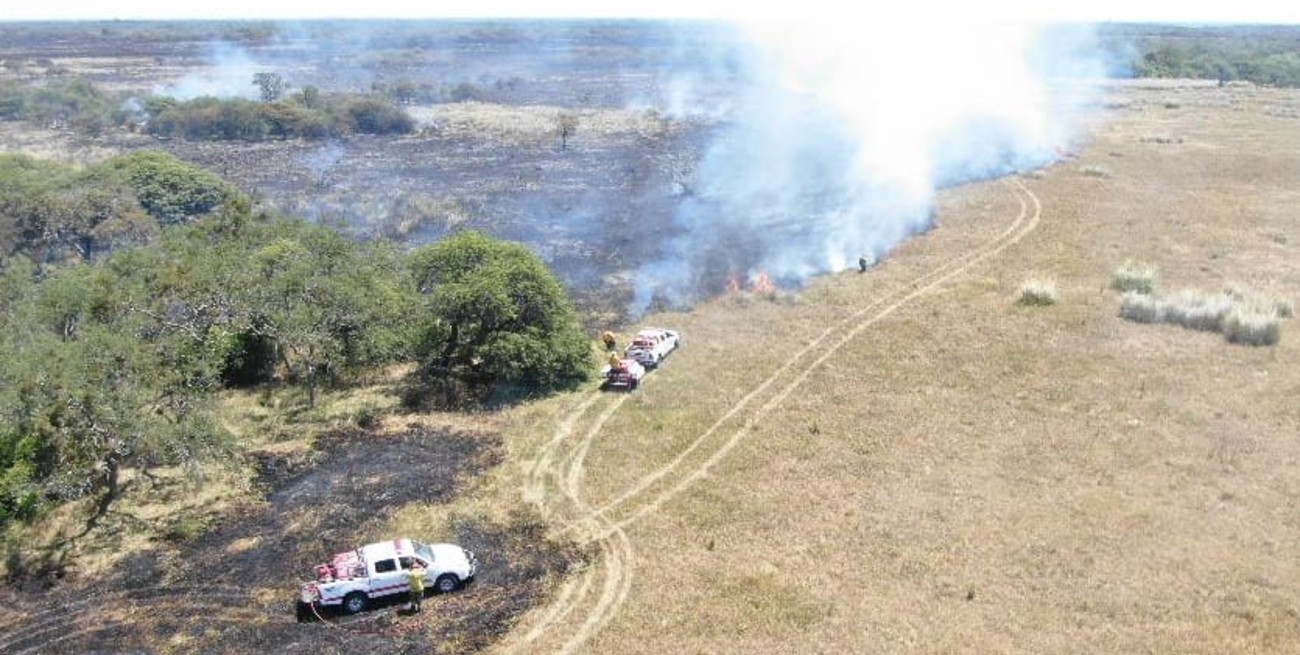 Bomberos Voluntarios sofocaron el incendio de unas 8.000 hectáreas de campo en el noreste santafesino