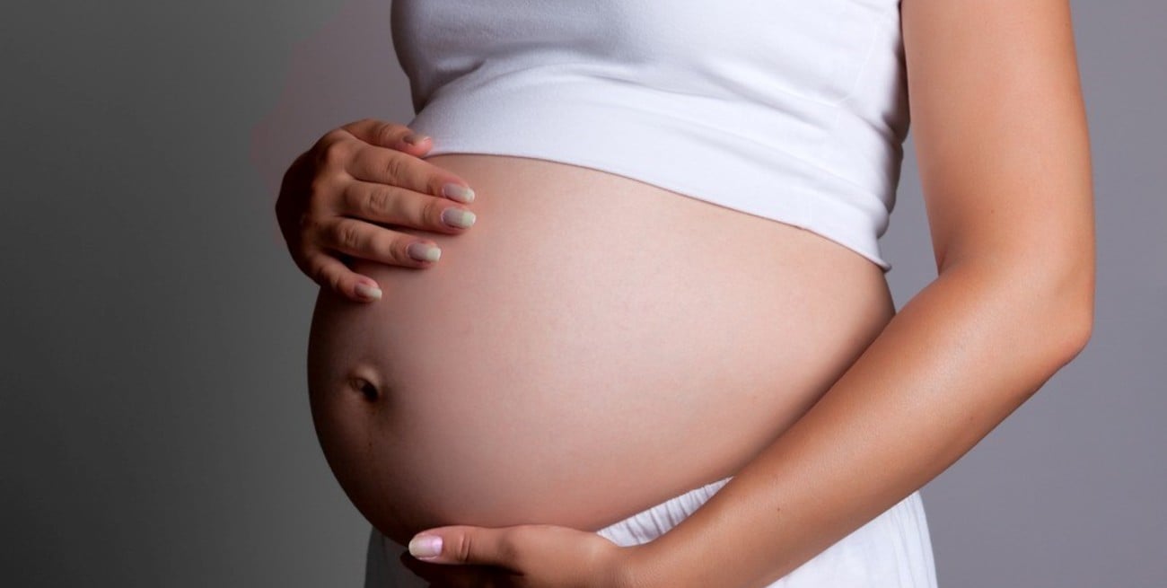 Una historia de amor en San Valentín: una joven pareja santafesina espera trigemelos