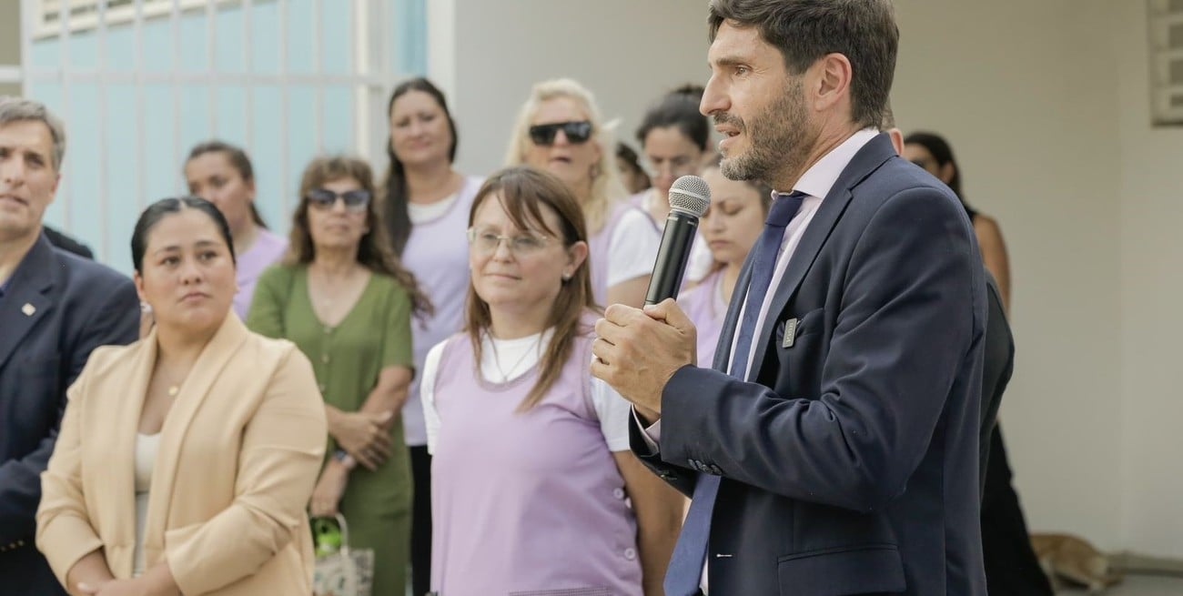 Pullaro inauguró un jardín, entregó viviendas y recorrió obras en San Justo y San Javier