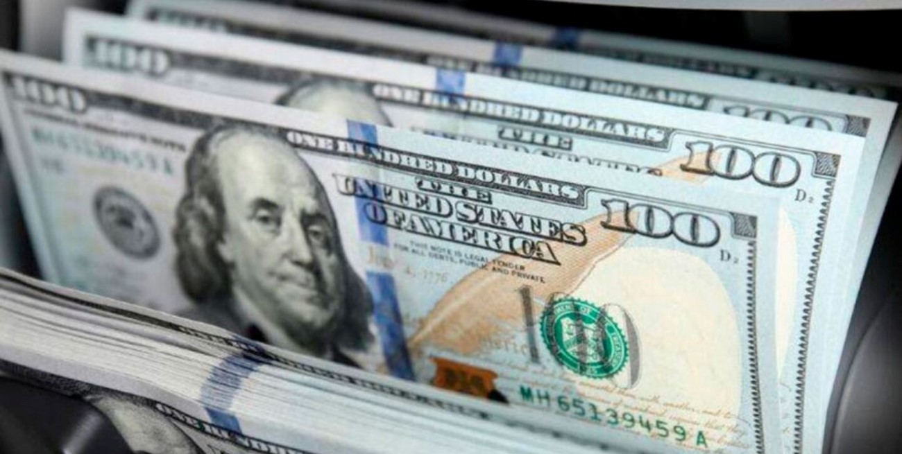 Así cerró el dólar en los bancos argentinos este viernes 25 de abril