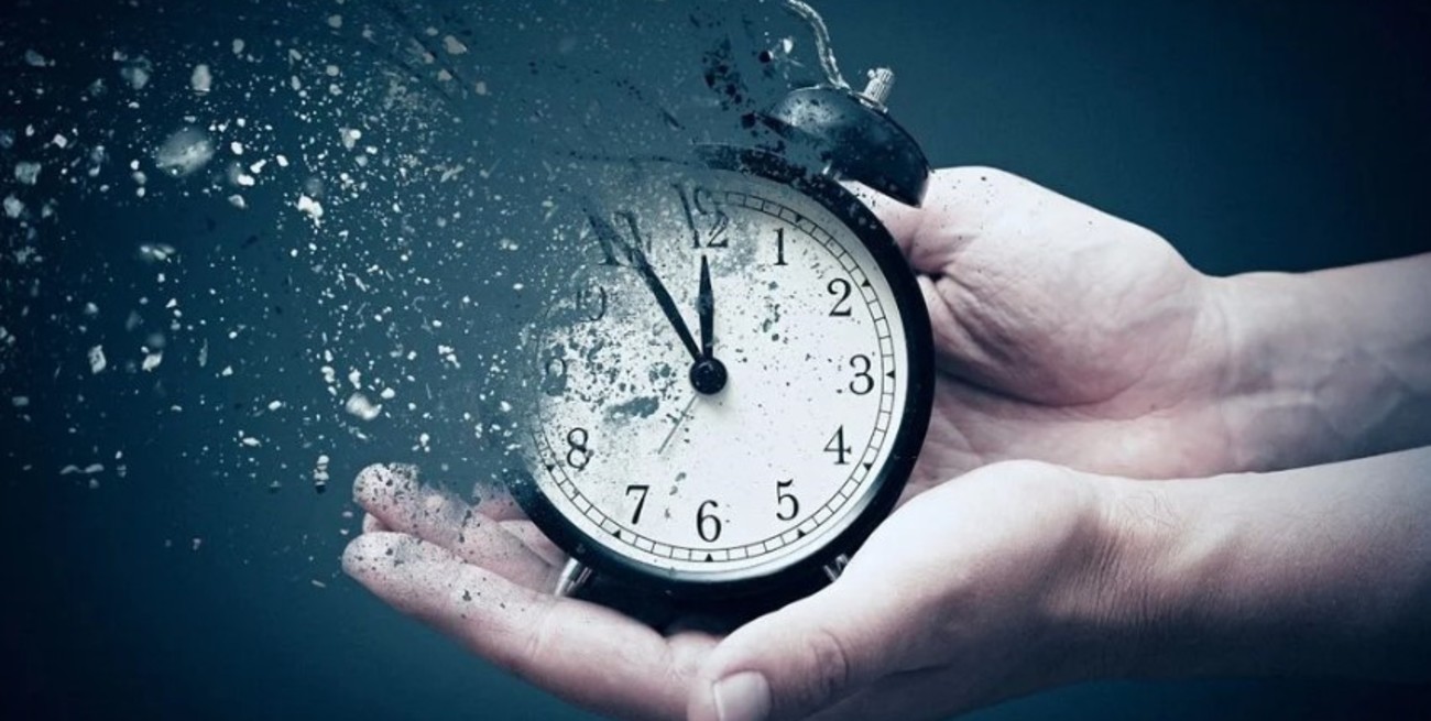 Físicos demuestran que el tiempo puede ir hacia atrás