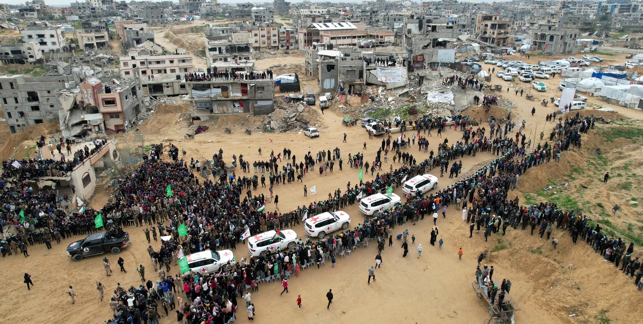 Hamás entregó a Israel los cuerpos de la familia argentina Bibas: los dos niños y su madre