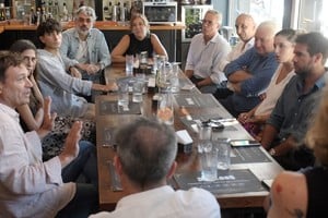 La presentación estuvo a cargo de Sergio Buchara, Romina Carrara y Pablo Benito y contó con la participación de distintos referentes de la sociedad civil. Foto: Carolina Niklison