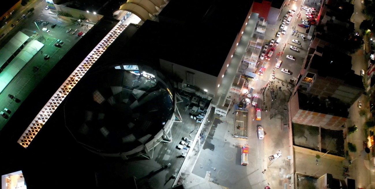 Video: se desplomó el techo de un centro comercial en Perú y causó tres muertes