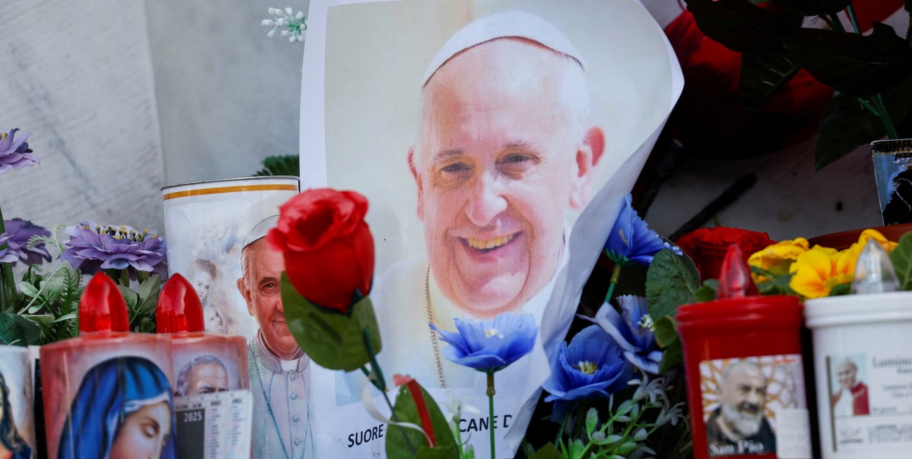 A pesar del estado crítico, para Francisco "la noche ha transcurrido bien" este lunes