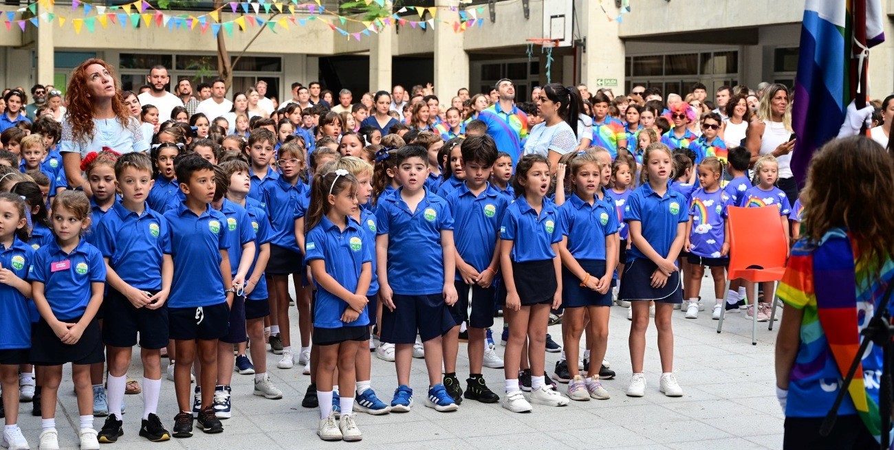 Con su tradicional acto, el Centro Educativo Jerárquicos dio inicio al ciclo lectivo 2025