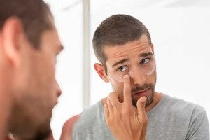 "La clave está en desarrollar una masculinidad auténtica", opina la autora.