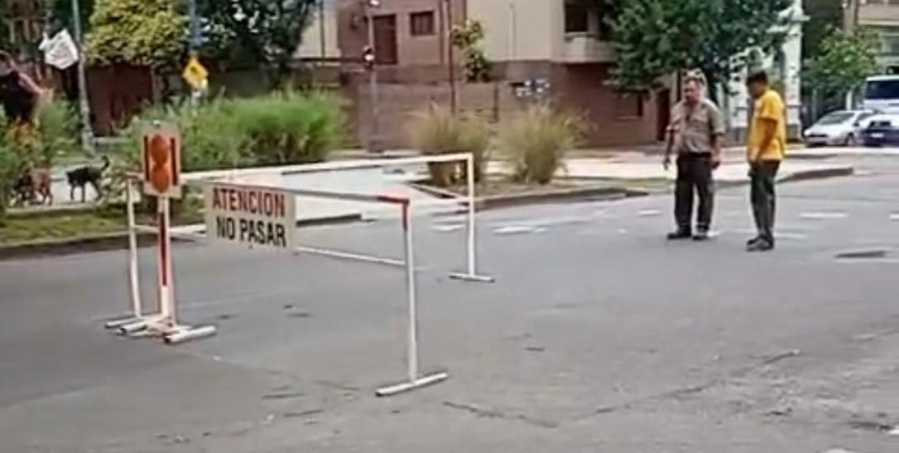 Otro socavón: reducción de calzada en bulevar y Vélez Sarsfield