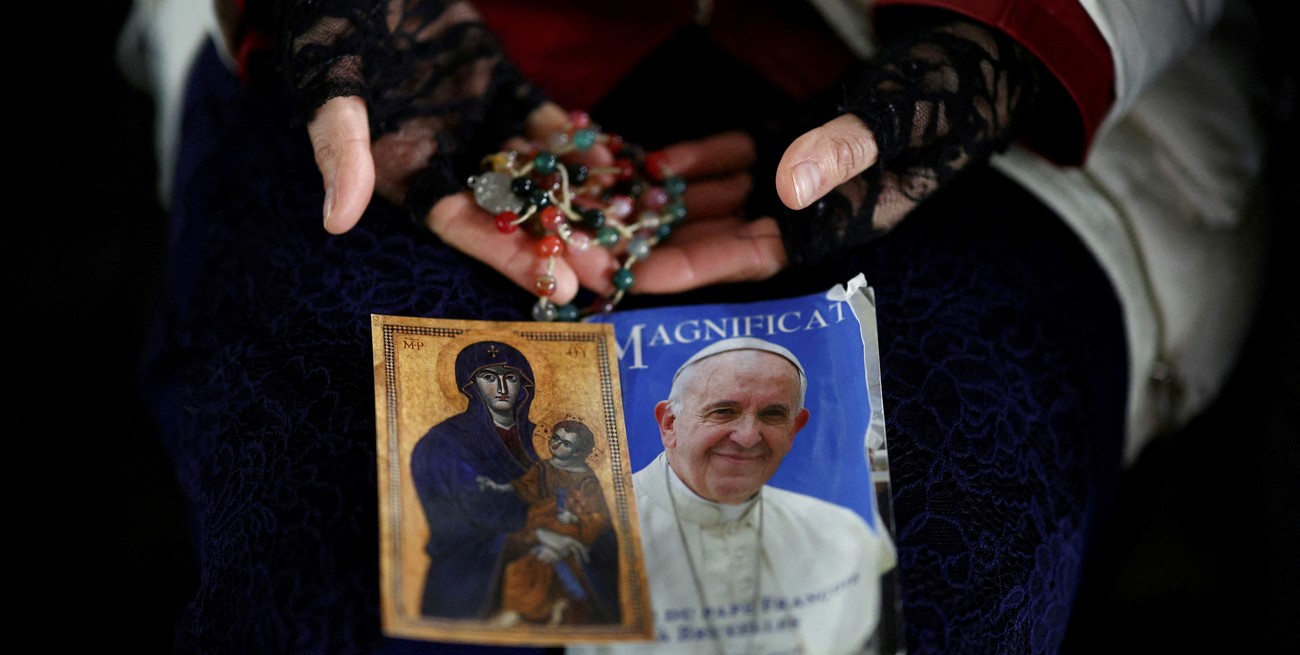 El papa Francisco trabajó y tuvo una reunión desde el hospital Gemelli