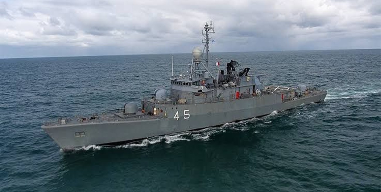 Un desperfecto obligó a la corbeta Robinson a retornar a la costa