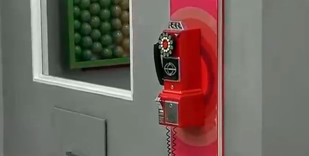 Volvió a sonar el teléfono rojo en la casa más famosa del país: ¿quién atendió?